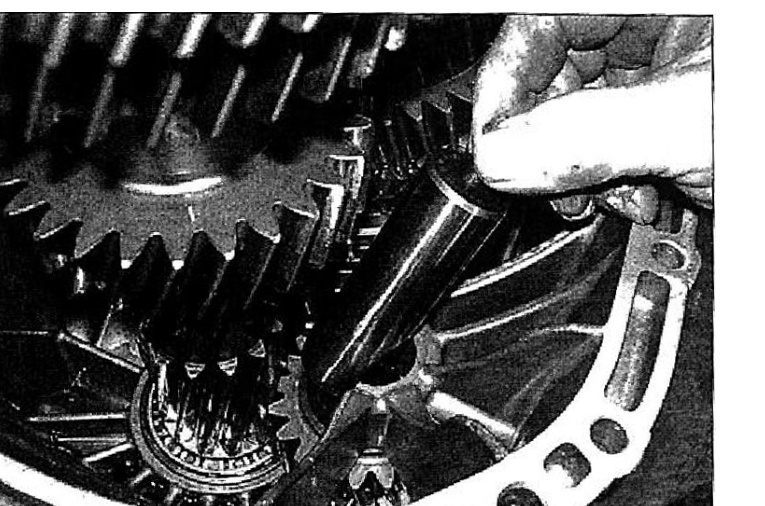 Removing the reverse idler gear shaft from the G56 case